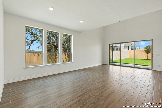 Image 4 of 17 For 12465 Nazareth