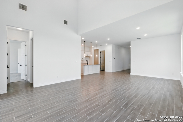 Image 5 of 17 For 12465 Nazareth