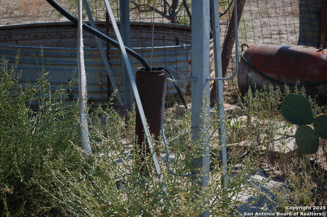 Listing photo id 22 for 493 Park Ln S