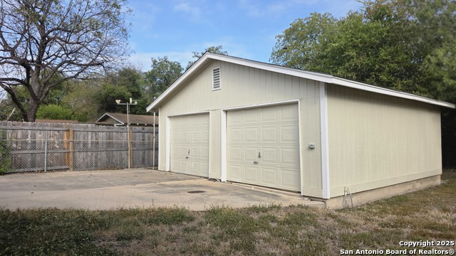 Image 27 of 29 For 3627 Poplar W