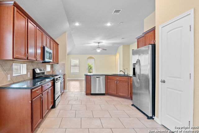 Listing photo id 5 for 14528 Prairie Pass