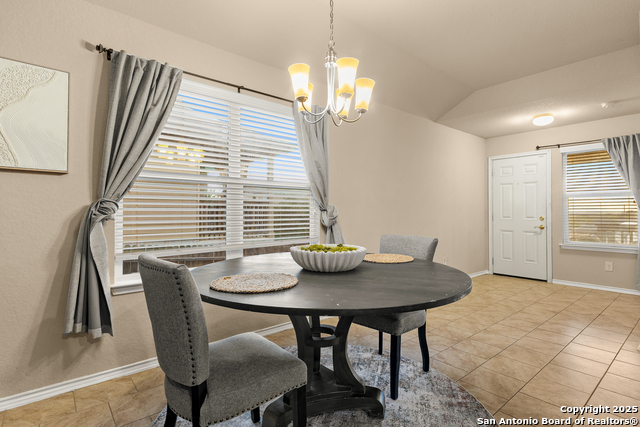 Listing photo id 11 for 1827 Aspen Silver