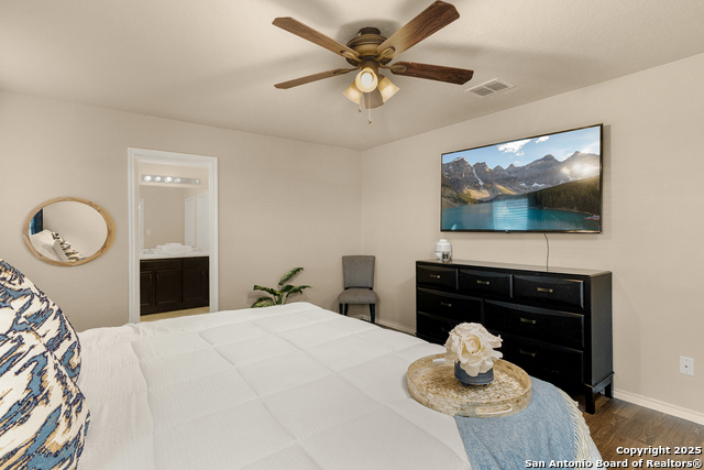 Listing photo id 13 for 1827 Aspen Silver