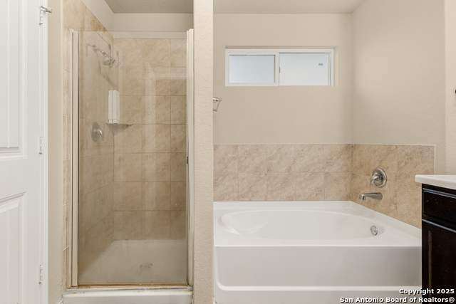 Listing photo id 14 for 1827 Aspen Silver