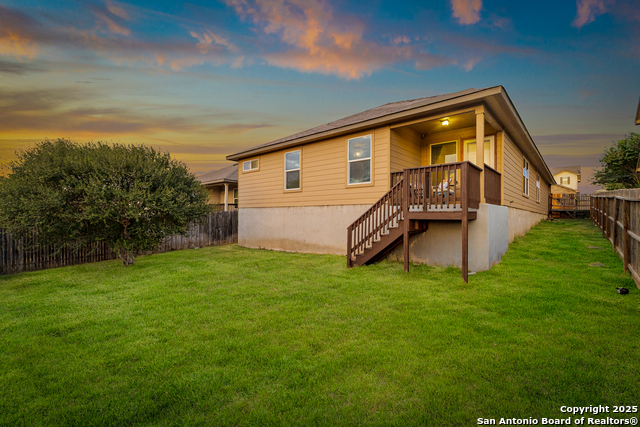 Listing photo id 15 for 1827 Aspen Silver