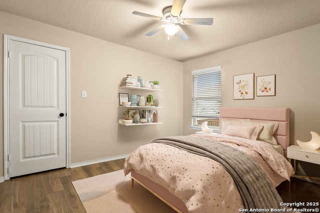 Listing photo id 5 for 1827 Aspen Silver