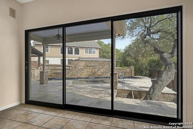 Listing photo id 13 for 1231 Walkers Way