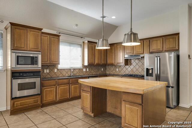 Listing photo id 4 for 1231 Walkers Way