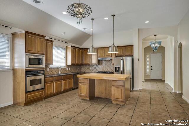 Listing photo id 5 for 1231 Walkers Way