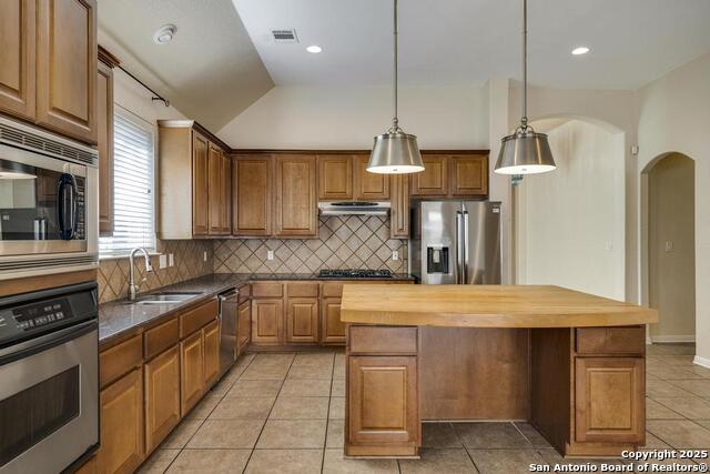 Listing photo id 6 for 1231 Walkers Way