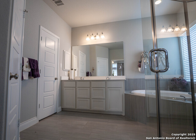 Listing photo id 14 for 28417 Shailene