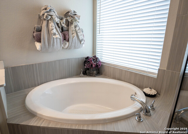 Listing photo id 17 for 28417 Shailene