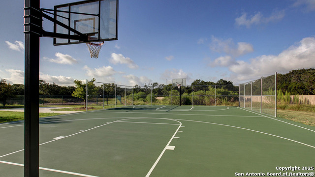 Listing photo id 22 for 28417 Shailene