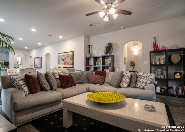 Listing photo id 7 for 28417 Shailene