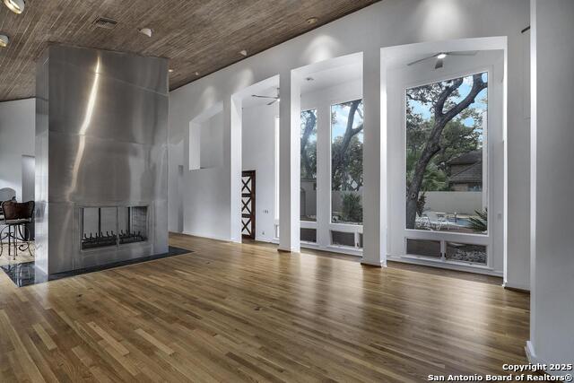 Image 10 of 35 For 212 La Rue Ann