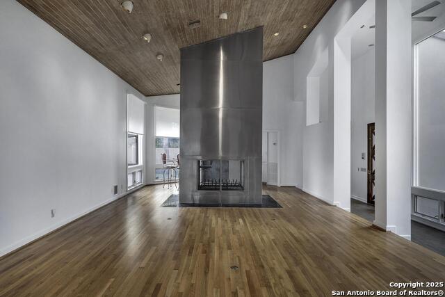 Image 11 of 35 For 212 La Rue Ann