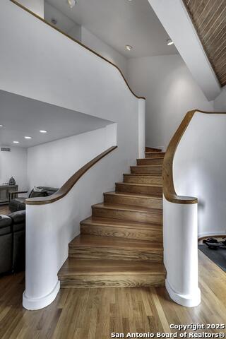 Image 15 of 35 For 212 La Rue Ann