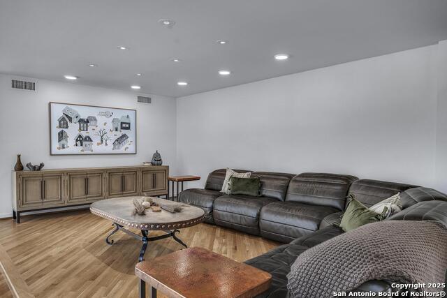 Image 16 of 35 For 212 La Rue Ann