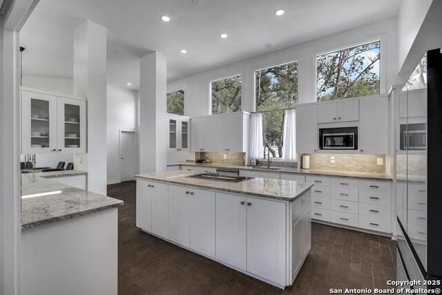 Image 17 of 35 For 212 La Rue Ann