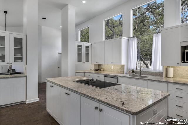 Image 18 of 35 For 212 La Rue Ann