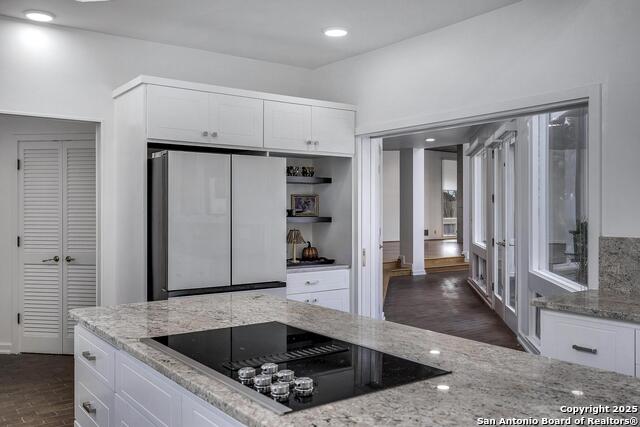 Image 20 of 35 For 212 La Rue Ann