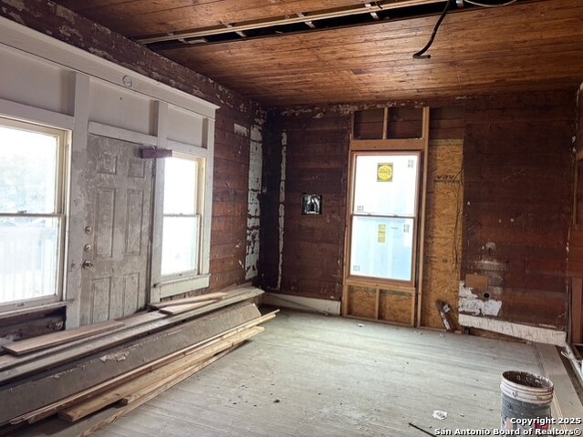 Image 10 of 17 For 717 Euclid E