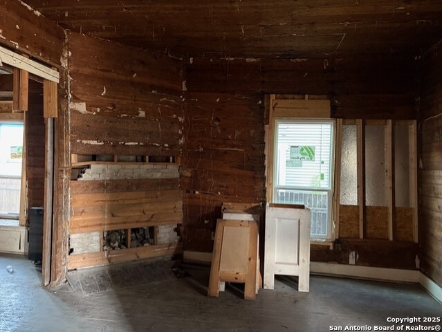 Image 5 of 17 For 717 Euclid E