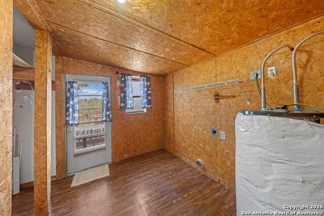 Listing photo id 8 for 1341 Thrill Hill Rd