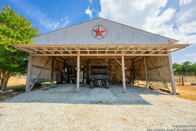 Listing photo id 13 for 1341 Thrill Hill Rd