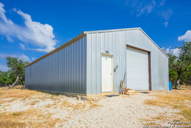 Listing photo id 15 for 1341 Thrill Hill Rd