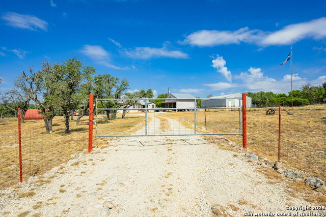 Listing photo id 0 for 1341 Thrill Hill Rd