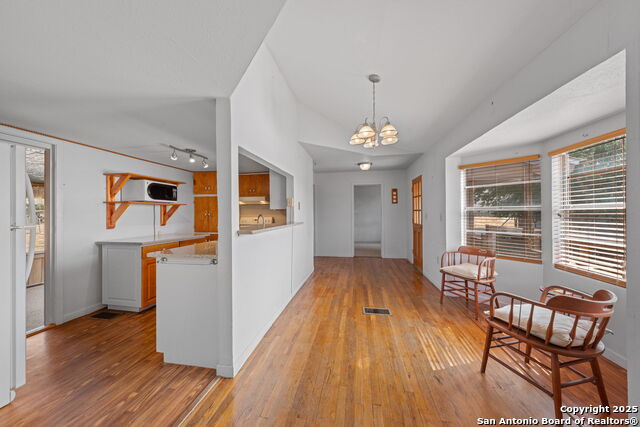 Listing photo id 4 for 1341 Thrill Hill Rd