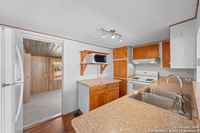 Listing photo id 5 for 1341 Thrill Hill Rd