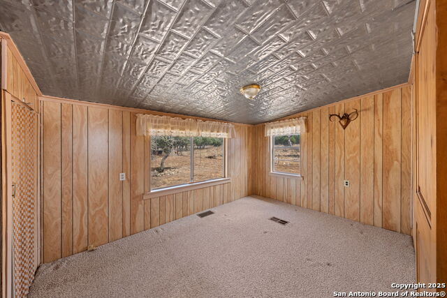 Listing photo id 6 for 1341 Thrill Hill Rd