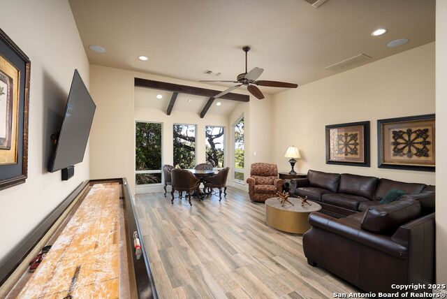 Listing photo id 9 for 631 Menger Springs