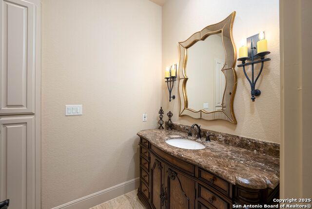 Listing photo id 15 for 631 Menger Springs