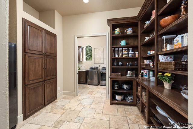 Listing photo id 16 for 631 Menger Springs