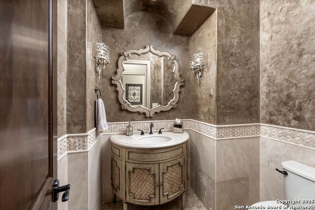 Listing photo id 18 for 631 Menger Springs