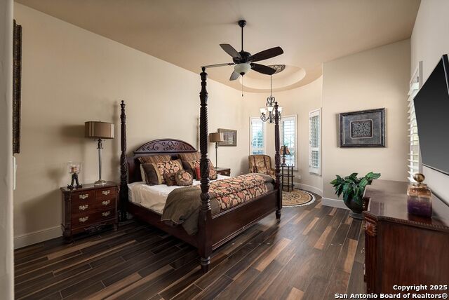 Listing photo id 19 for 631 Menger Springs