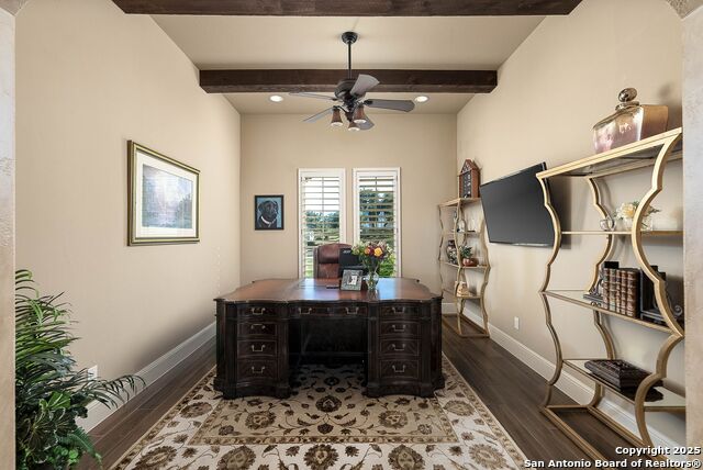 Listing photo id 22 for 631 Menger Springs