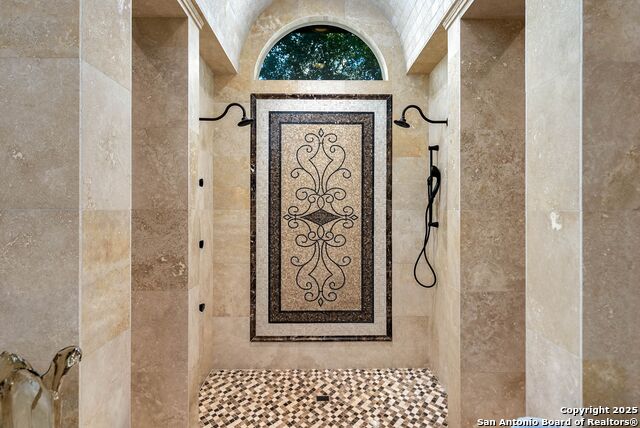 Listing photo id 28 for 631 Menger Springs