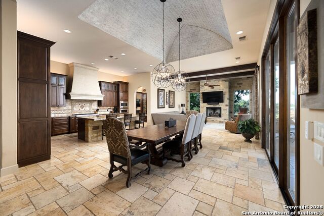 Listing photo id 2 for 631 Menger Springs