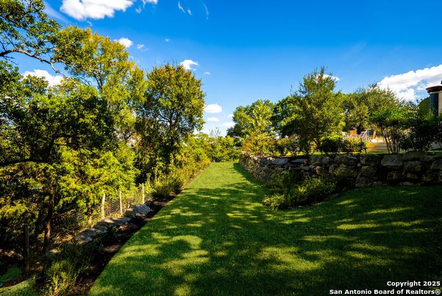 Listing photo id 42 for 631 Menger Springs