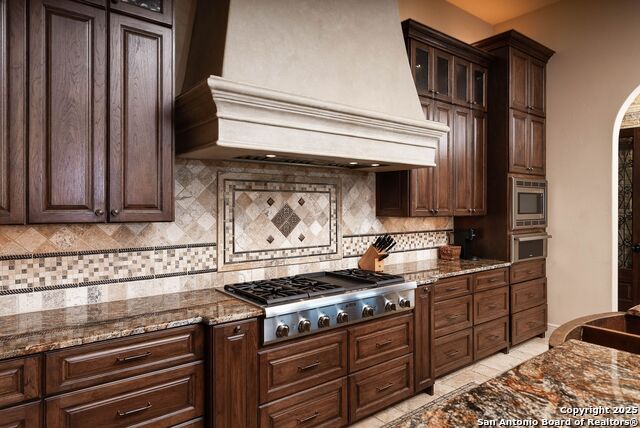 Listing photo id 6 for 631 Menger Springs