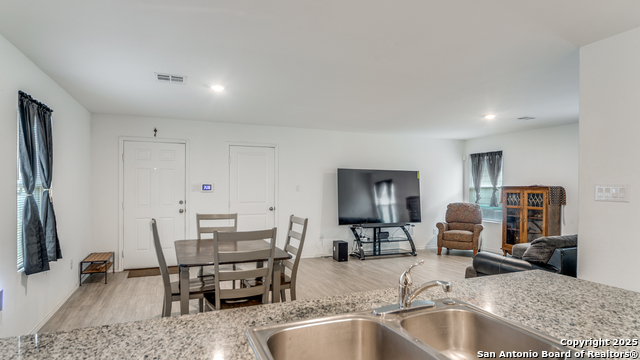 Image 9 of 19 For 8107 Nube Medina