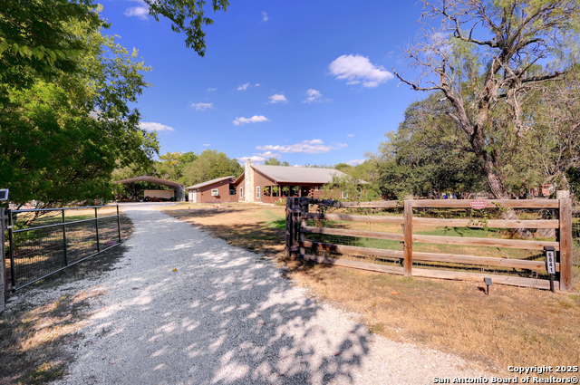 Image 3 of 30 For 6841 Country View