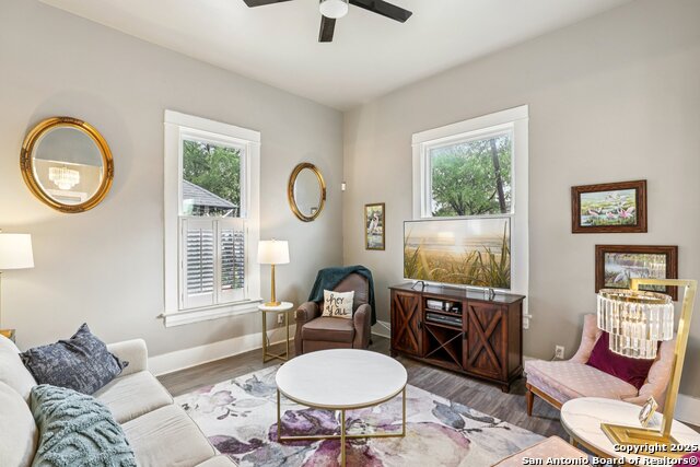 Image 11 of 39 For 721 Saint James