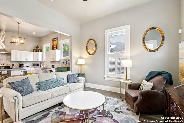 Image 12 of 39 For 721 Saint James