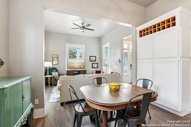 Image 14 of 39 For 721 Saint James