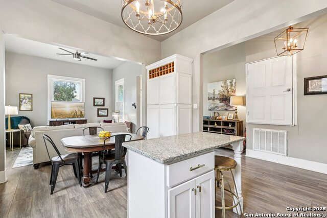 Image 15 of 39 For 721 Saint James